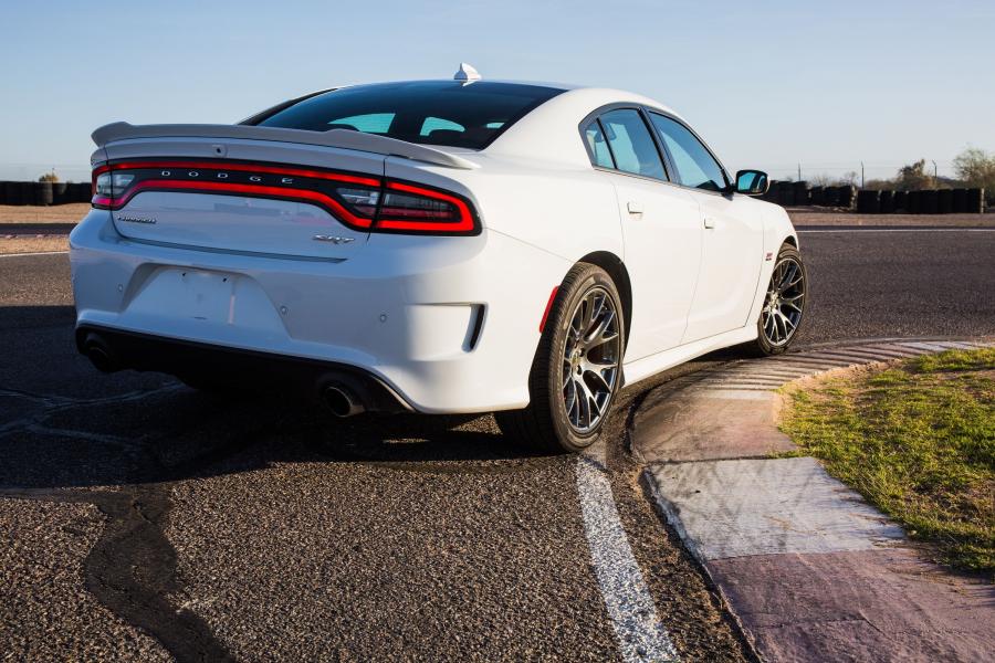  Dodge Charger SRT Hellcat 2015 года  (фото 7 из 111)